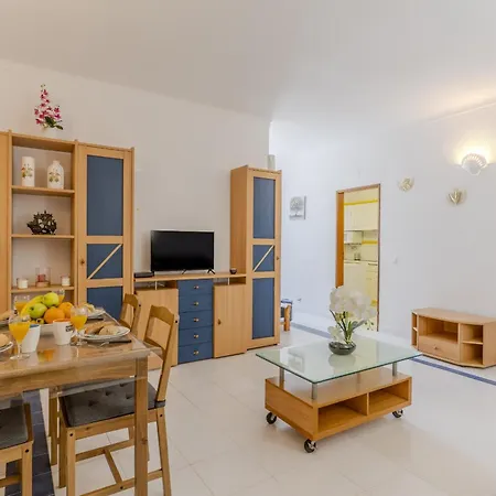 #401 Cozy & 1br In Lägenhet